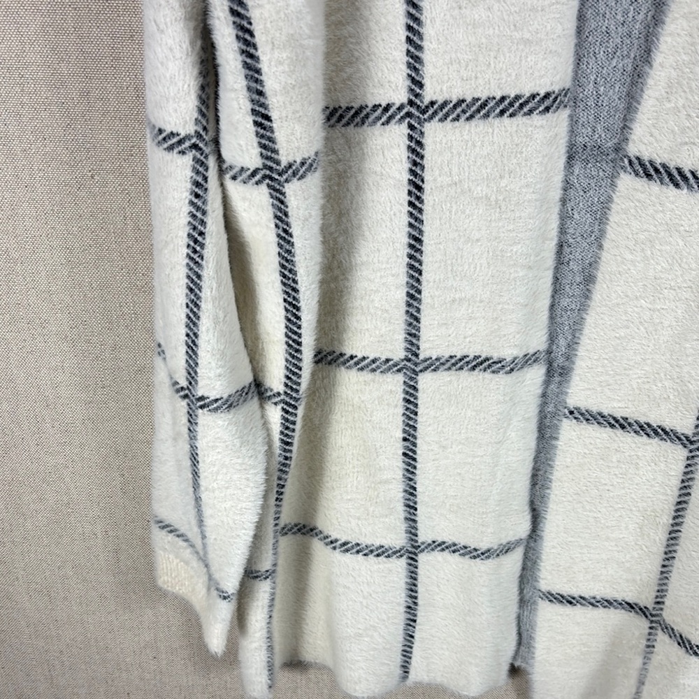 Cyrus > White and Gray Plaid Fuzzy Cardigan Large - Picture 4 of 8
